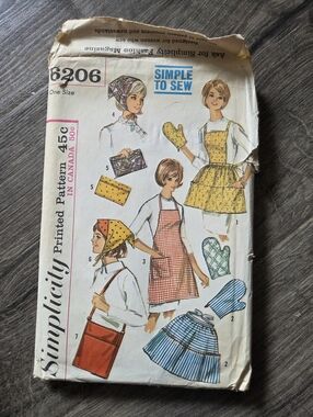 Simplicity pattern 6206 Aprons, Oven mitts  shoulder bags, & Clutch Bags